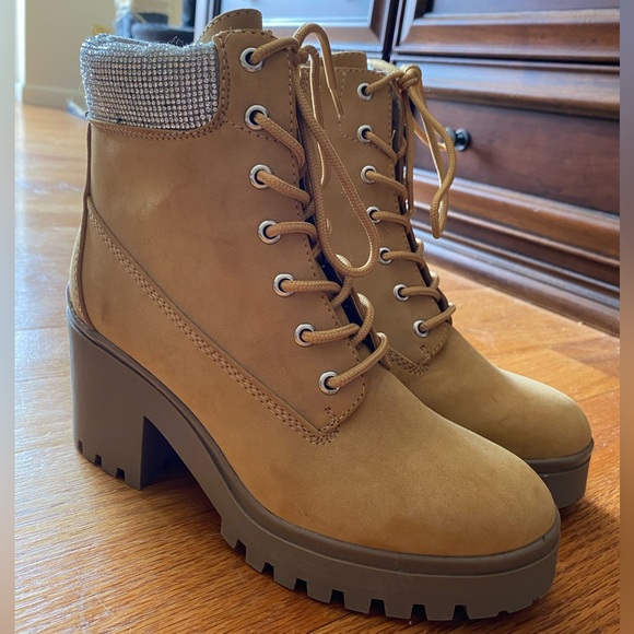 Tan Combat boots with 3 inch heel, 7.5 shoe size, in perfect condition. - Picture 9 of 10